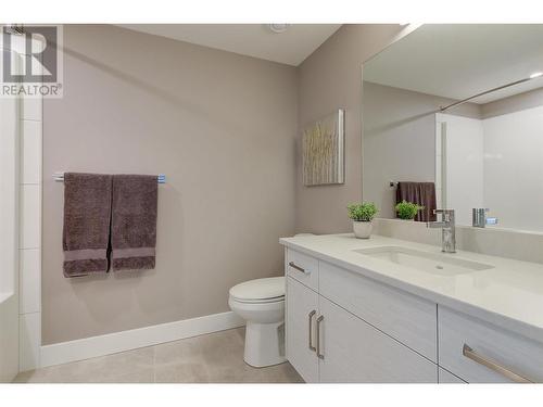 3950 Cimarron Drive, Kelowna, BC - Indoor Photo Showing Bathroom