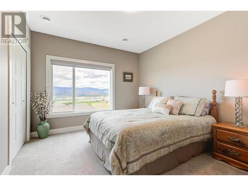 3950 Cimarron Drive, Kelowna, BC - Indoor Photo Showing Bedroom