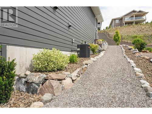 3950 Cimarron Drive, Kelowna, BC - Outdoor