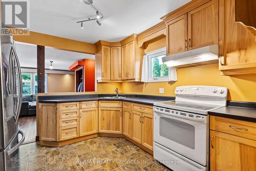 28 Alexandra Boulevard, St. Catharines, ON - Indoor Photo Showing Kitchen