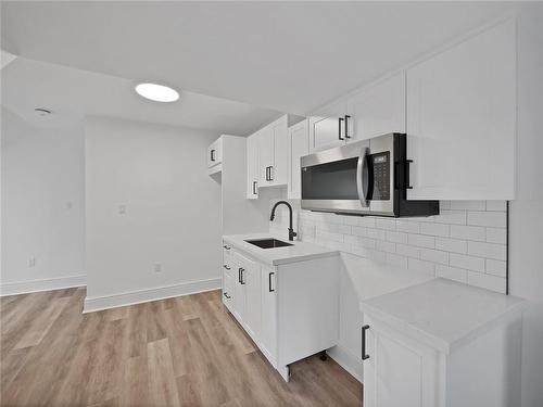 132 Holton Avenue S, Hamilton, ON - Indoor Photo Showing Kitchen