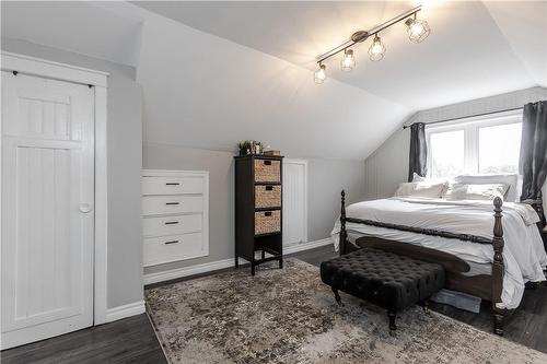 104 Rosedale Avenue, Hamilton, ON - Indoor Photo Showing Bedroom