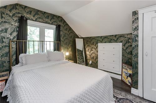 104 Rosedale Avenue, Hamilton, ON - Indoor Photo Showing Bedroom