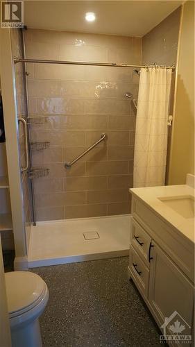 2927 Haughton Avenue Unit#1, Ottawa, ON - Indoor Photo Showing Bathroom