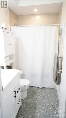 2927 Haughton Avenue Unit#1, Ottawa, ON - Indoor Photo Showing Bathroom