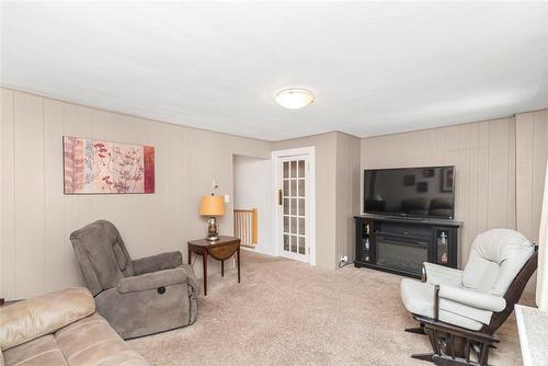 606 Broad Street W, Haldimand County, ON - Indoor Photo Showing Living Room