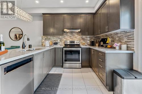 14 Gammon Crescent, Brampton, ON - Indoor Photo Showing Kitchen With Double Sink With Upgraded Kitchen