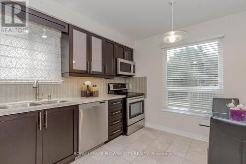 58 Lawndale Crescent, Brampton (Westgate), ON - Indoor Photo Showing Kitchen With Double Sink