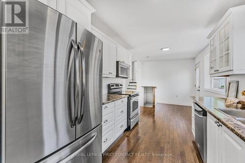 6 Deerpark Drive, Barrie, ON - Indoor Photo Showing Kitchen With Upgraded Kitchen