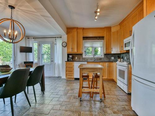 Cuisine - 135 Ch. Du Grand-Moulin, Deux-Montagnes, QC - Indoor Photo Showing Kitchen