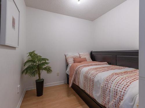 Den - 305-1200 Rue St-Jacques, Montréal (Ville-Marie), QC - Indoor Photo Showing Bedroom