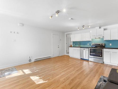 Overall view - 7015  - 7017 Av. Pierre-De Coubertin, Montréal (Mercier/Hochelaga-Maisonneuve), QC - Indoor Photo Showing Kitchen