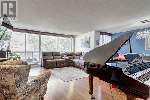 55 Water Street E Unit#406, Brockville, ON - Indoor Photo Showing Living Room