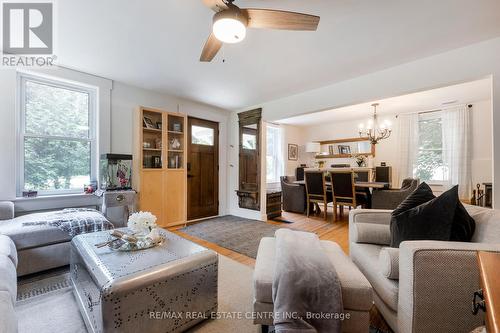 5777 Third Line, Guelph/Eramosa, ON - Indoor Photo Showing Living Room