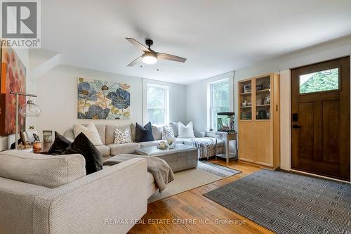 5777 Third Line, Guelph/Eramosa, ON - Indoor Photo Showing Living Room