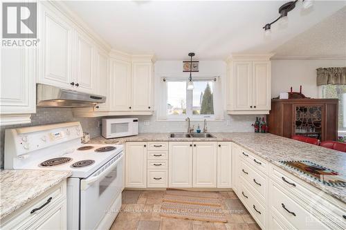 120 Route 25 Route, Alfred And Plantagenet, ON - Indoor Photo Showing Kitchen With Double Sink