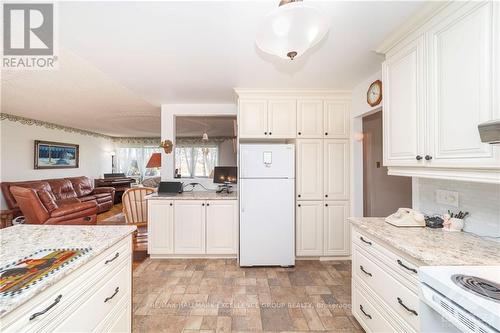 120 Route 25 Route, Alfred And Plantagenet, ON - Indoor Photo Showing Kitchen