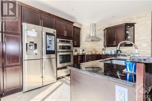 318 Laughlin Circle, Ottawa, ON - Indoor Photo Showing Kitchen With Stainless Steel Kitchen With Upgraded Kitchen