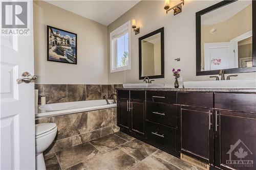 318 Laughlin Circle, Ottawa, ON - Indoor Photo Showing Bathroom