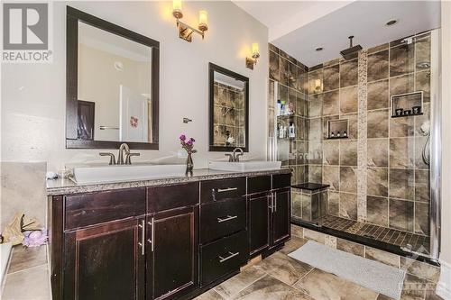 318 Laughlin Circle, Ottawa, ON - Indoor Photo Showing Bathroom