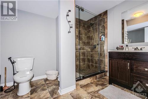 318 Laughlin Circle, Ottawa, ON - Indoor Photo Showing Bathroom