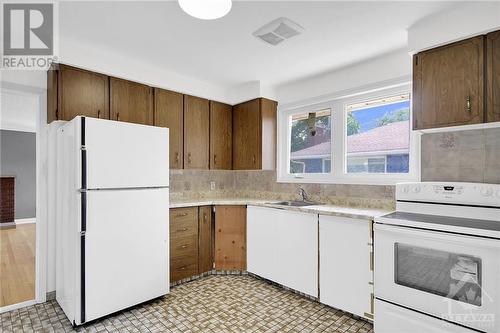 1134 Woodroffe Avenue, Ottawa, ON - Indoor Photo Showing Kitchen