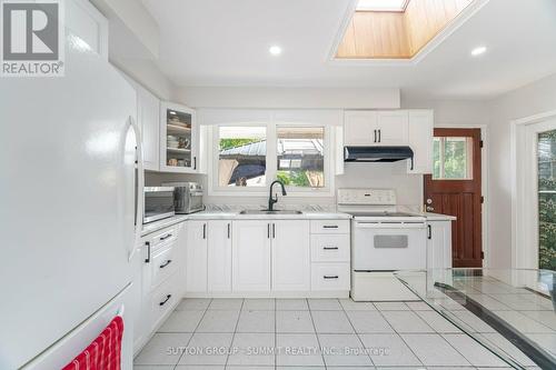 5212 New Street, Burlington (Appleby), ON - Indoor Photo Showing Kitchen