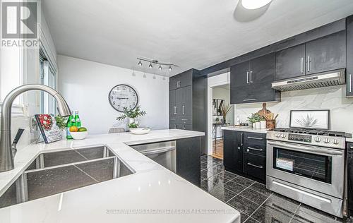 775 Shelley Avenue, Oshawa (Donevan), ON - Indoor Photo Showing Kitchen With Double Sink With Upgraded Kitchen