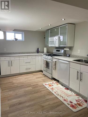 13 Orchardview Boulevard, Clarington (Bowmanville), ON - Indoor Photo Showing Kitchen