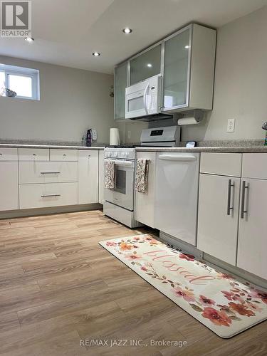 13 Orchardview Boulevard, Clarington (Bowmanville), ON - Indoor Photo Showing Kitchen