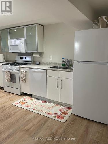 13 Orchardview Boulevard, Clarington (Bowmanville), ON - Indoor Photo Showing Kitchen With Double Sink