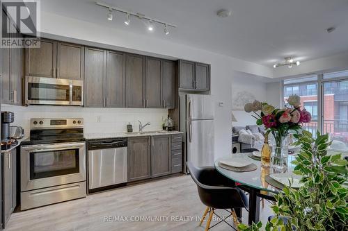 610 - 3091 Dufferin Street, Toronto (Yorkdale-Glen Park), ON - Indoor Photo Showing Kitchen With Stainless Steel Kitchen