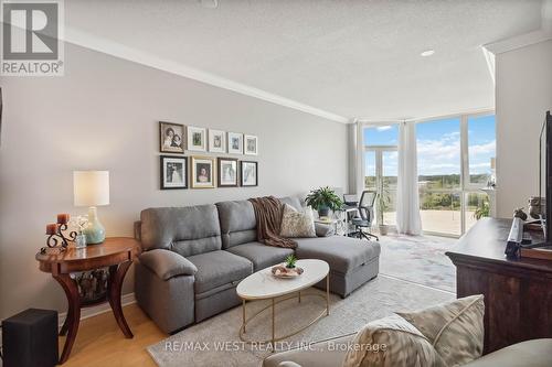 905 - 50 Old Mill Road, Oakville (Old Oakville), ON - Indoor Photo Showing Living Room