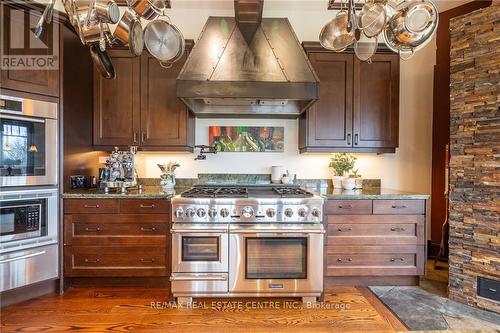 76 Oak Avenue, Hamilton (Dundas), ON - Indoor Photo Showing Kitchen With Upgraded Kitchen