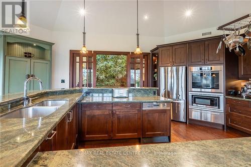 76 Oak Avenue, Hamilton (Dundas), ON - Indoor Photo Showing Kitchen With Double Sink With Upgraded Kitchen