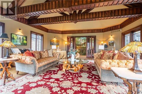 76 Oak Avenue, Hamilton (Dundas), ON - Indoor Photo Showing Living Room