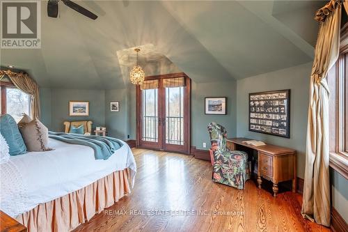 76 Oak Avenue, Hamilton, ON - Indoor Photo Showing Bedroom