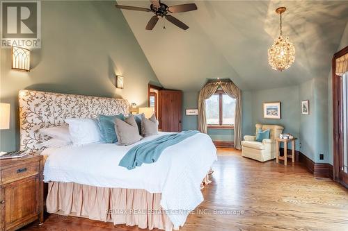 76 Oak Avenue, Hamilton (Dundas), ON - Indoor Photo Showing Bedroom