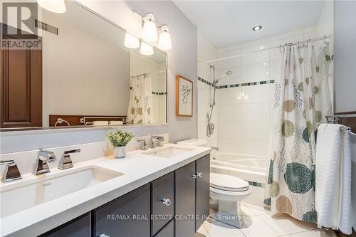 76 Oak Avenue, Hamilton (Dundas), ON - Indoor Photo Showing Bathroom