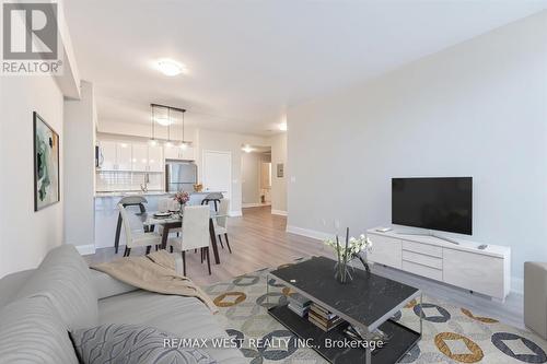 606 - 2900 Highway 7 Road, Vaughan, ON - Indoor Photo Showing Living Room