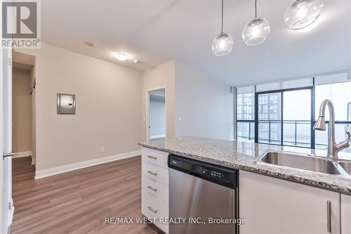 606 - 2900 Highway 7 Road, Vaughan, ON - Indoor Photo Showing Kitchen With Double Sink