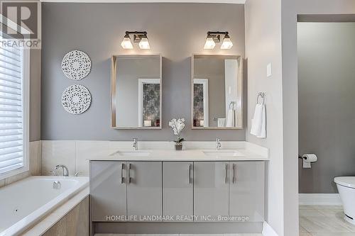 28 Mcgurran Lane, Richmond Hill, ON - Indoor Photo Showing Bathroom