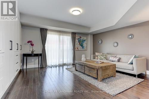 28 Mcgurran Lane, Richmond Hill, ON - Indoor Photo Showing Living Room