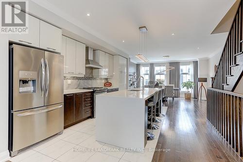 28 Mcgurran Lane, Richmond Hill, ON - Indoor Photo Showing Kitchen With Upgraded Kitchen