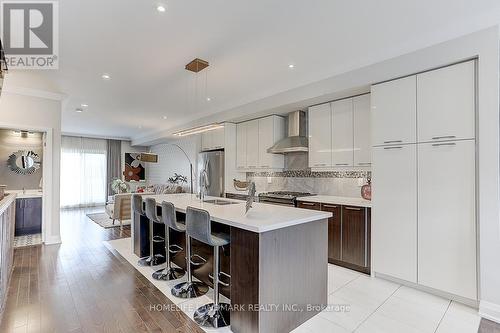 28 Mcgurran Lane, Richmond Hill, ON - Indoor Photo Showing Kitchen