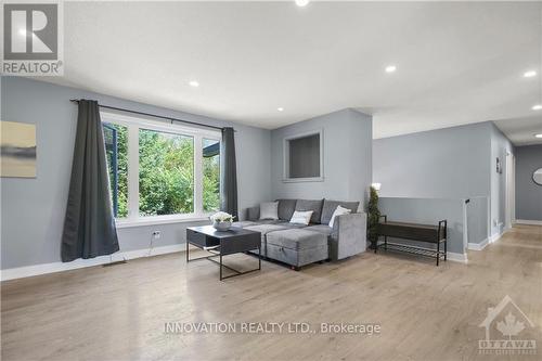 2466 Ashton Station Road, Lanark, ON - Indoor Photo Showing Living Room