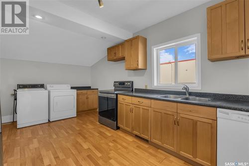 1131 E Avenue N, Saskatoon, SK - Indoor Photo Showing Kitchen With Double Sink