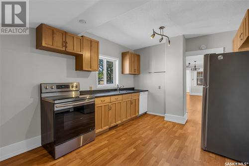 1131 E Avenue N, Saskatoon, SK - Indoor Photo Showing Kitchen With Double Sink