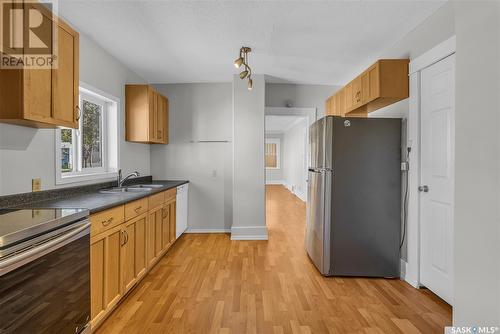 1131 E Avenue N, Saskatoon, SK - Indoor Photo Showing Kitchen With Double Sink