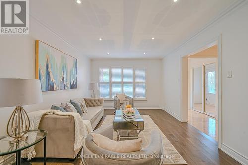 19 Cabinet Crescent, Vaughan, ON - Indoor Photo Showing Living Room